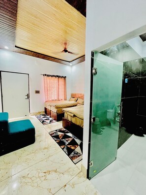 Bathtub, deep-soaking bathtub, designer toiletries, hair dryer