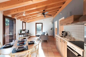Private kitchen - Can Morei - El Castell, Apart. 4 Personas, Terraza (Orpi)