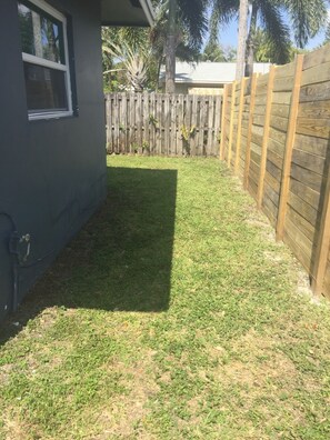 Property grounds - Your Home Away From with a nice hotel feel (Fort Lauderdale)