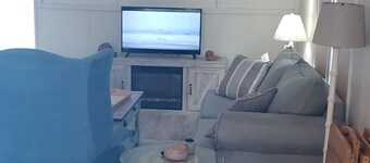 BAYDREAM BELIEVER Island getaway in a quiet neighborhood.