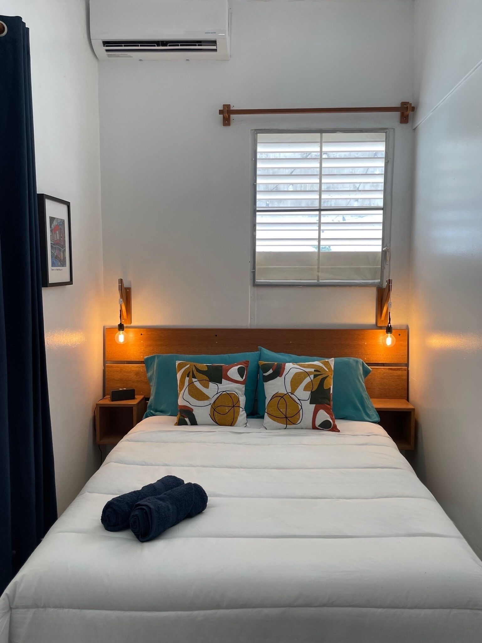 2 bedrooms, desk, iron/ironing board, travel crib