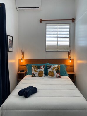 2 Schlafzimmer, Schreibtisch, Bügeleisen/Bügelbrett, Reisekinderbett