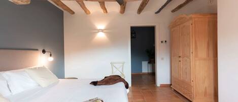 2 makuuhuonetta, silitysrauta/-lauta, ilmainen Wi-Fi, vuodevaatteet