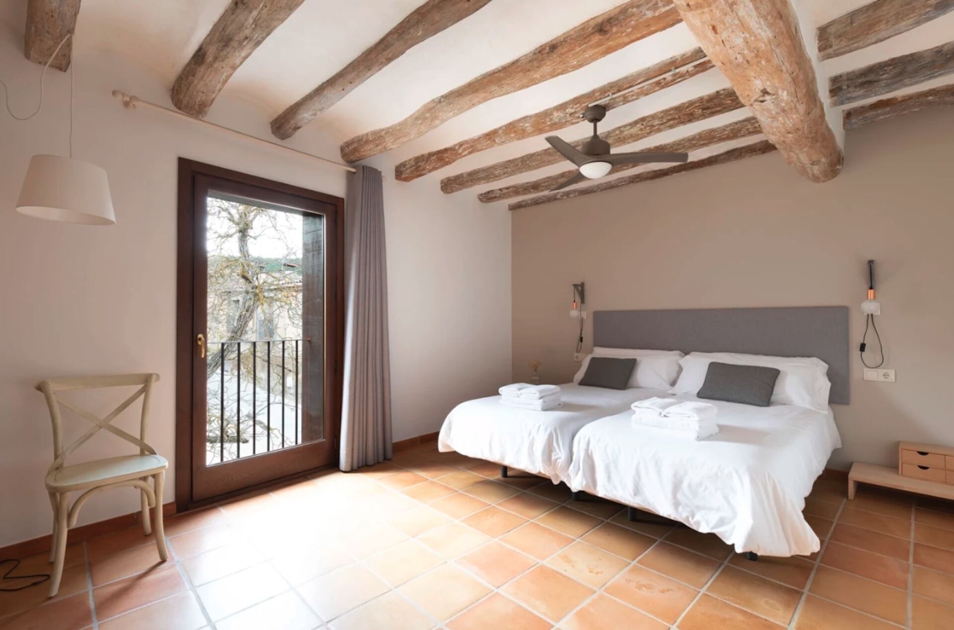 2 slaapkamers, een strijkplank/strijkijzer, gratis wifi, beddengoed