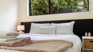 3 bedrooms, iron/ironing board, WiFi, bed sheets