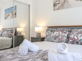2 habitaciones, decoración personalizada y muebles diferentes 