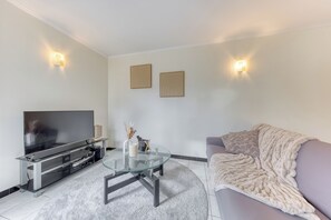 Unclassified image, 5 of 37, button