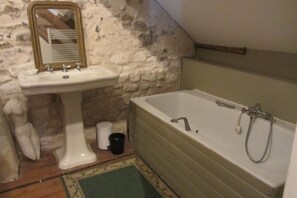 Dusche, Haartrockner, Handtücher, Toilettenpapier