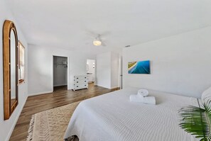 2 chambres, fer et planche à repasser, lit de bébé portatif