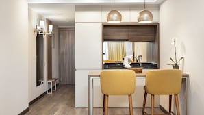 Studio Tiêu chuẩn, 1 giường cỡ queen, không hút thuốc | Minibar, két bảo mật tại phòng, bàn ủi/dụng cụ ủi quần áo