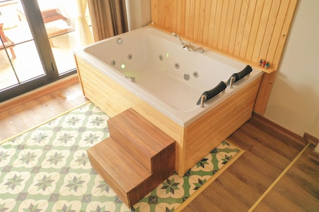 Deluxe-Zimmer | Hochwertige Bettwaren, Daunenbettdecken, Minibar, Zimmersafe