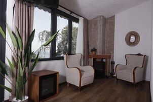 行政客房, 1 张双人床, 海景 | 高档床上用品、羽绒被、迷你吧、客房内保险箱