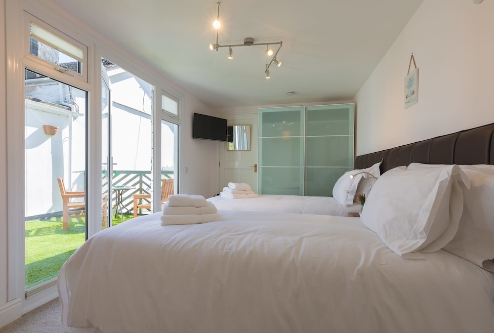 GLENSIDE HOUSE, pet friendly, character holiday cottage in Carbis Bay