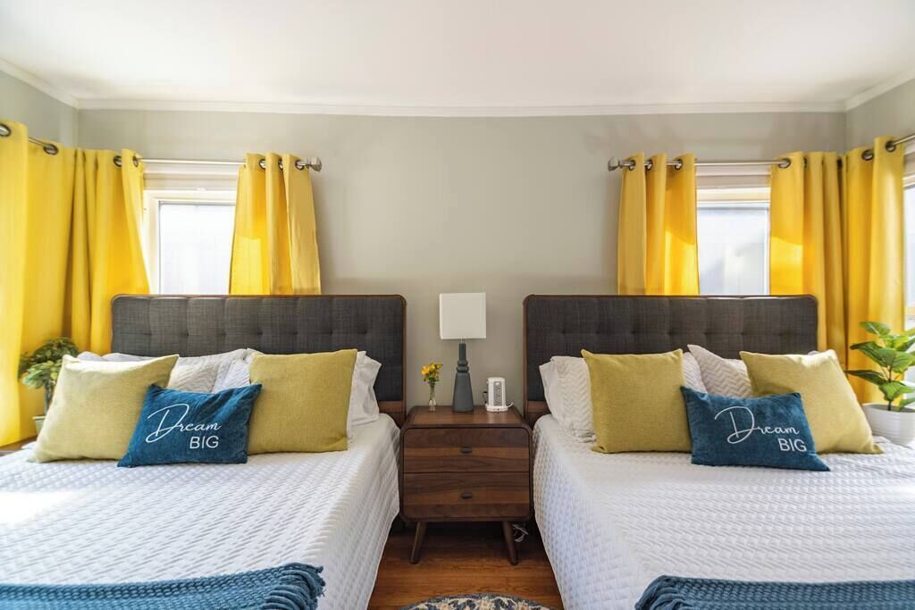 2 slaapkamers, een bureau, een strijkplank/strijkijzer, gratis wifi