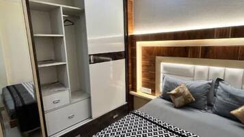 2 bedrooms, iron/ironing board, WiFi, bed sheets