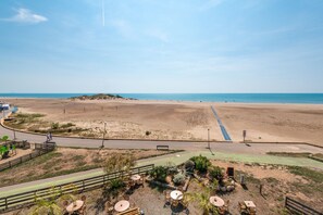 بالقرب من الشاطئ