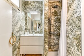 Articles de toilette gratuits, sèche-cheveux