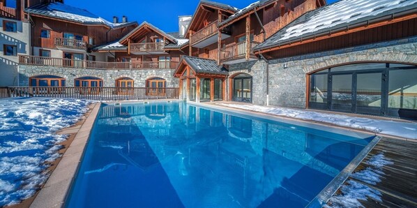 Et oppvarmet basseng