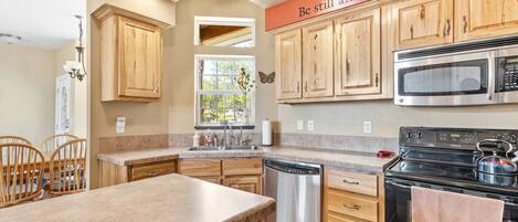 Luxury Cabin, 5 Bedrooms, Mountain View | Private kitchen | Fridge, microwave, oven, stovetop