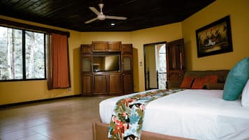 7 bedrooms, iron/ironing board, free WiFi, bed sheets