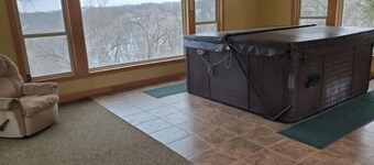 Larsen Farm Secluded Farmhouse with Hotub
