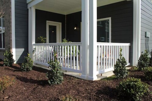 Private apartment close to all major Hampton Roads attractions. 