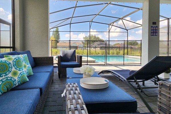 حمّام سباحة مُدفَّأ