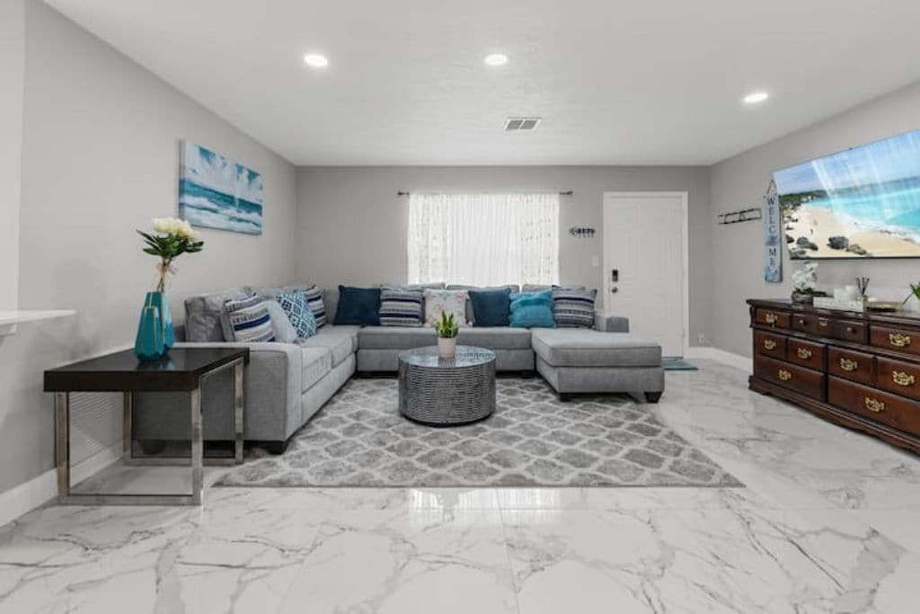 NEWLY! Spacious Beach Modern Home in Heart of MB