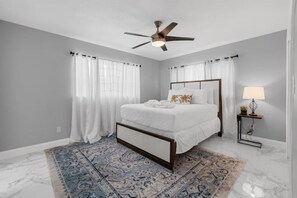 4 bedrooms, iron/ironing board, WiFi