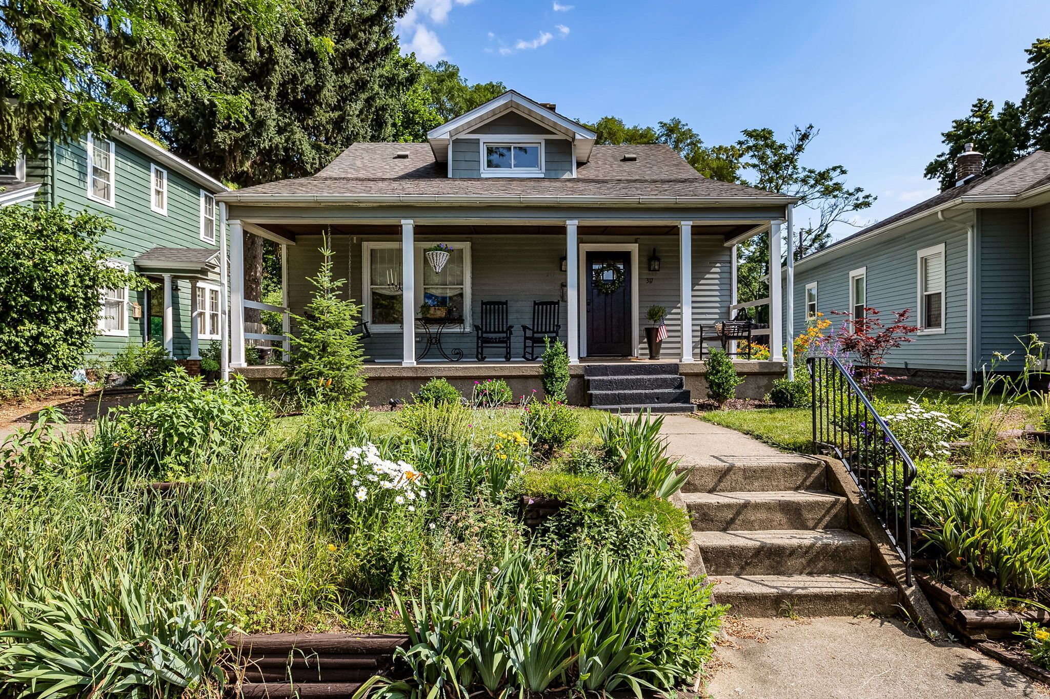 This quaint Northshore triangle home is walking distance to Notre Dame stadium.