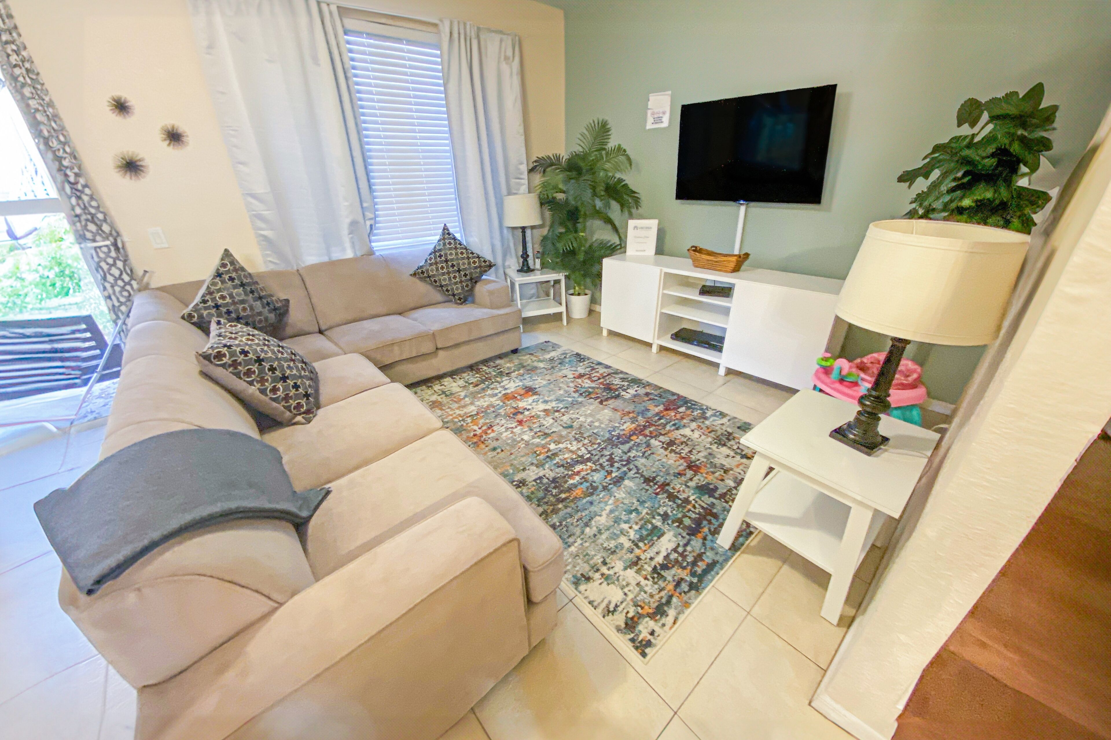 Townhome close to Disney with resort amenities, children's items, W/D, and AC