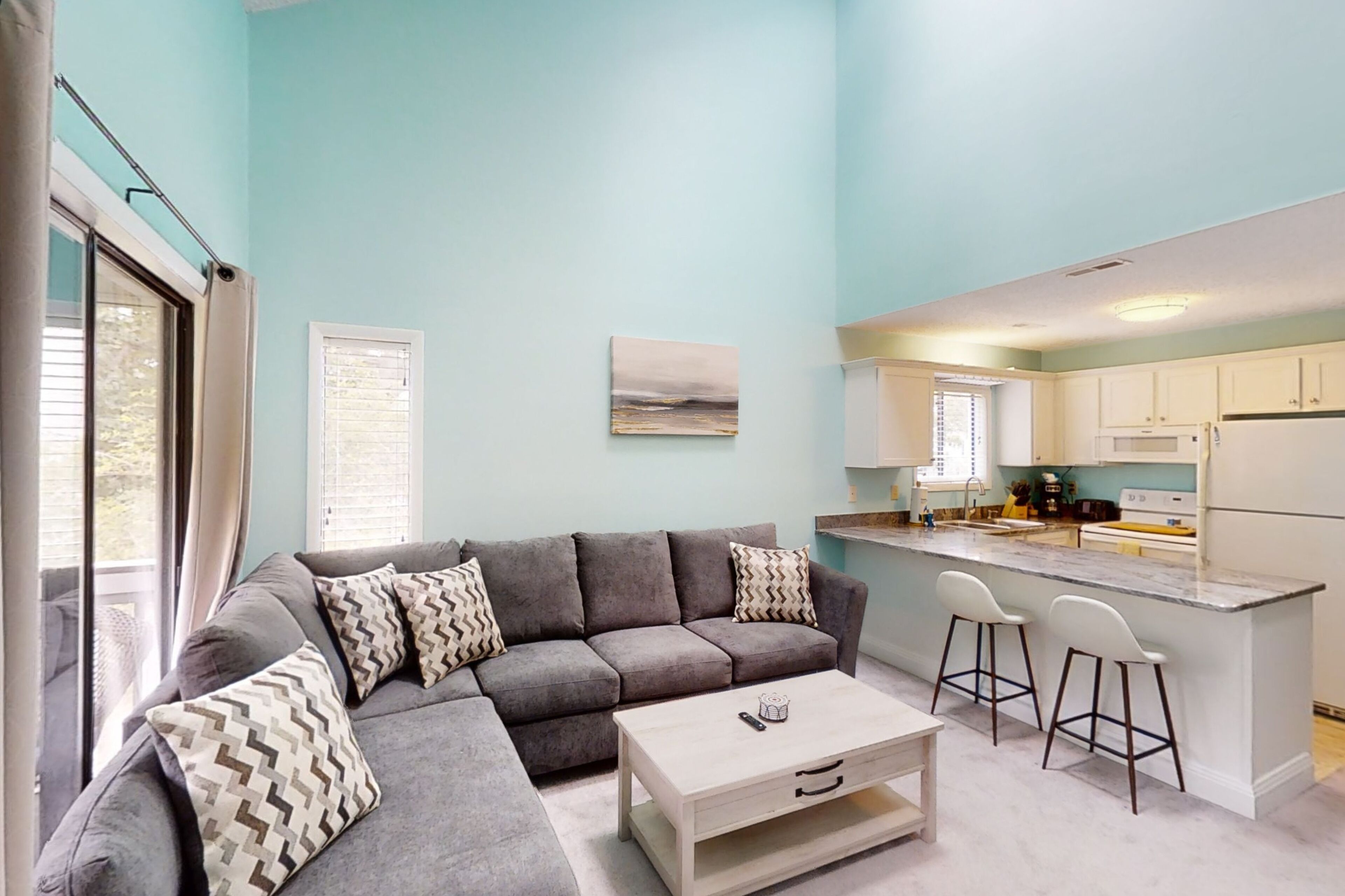 Heartwarming condo w/ pool, balcony, TV, & W/D-snowbird-friendly