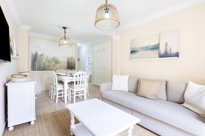 TV - EDEN RENTALS Adeje Pearl Private Parking (Adeje)