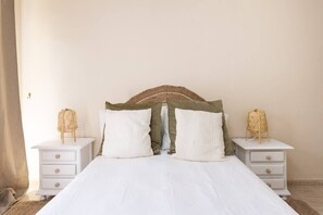 3 bedrooms, iron/ironing board, WiFi, bed sheets - EDEN RENTALS Adeje Pearl Private Parking (Adeje)