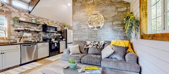 Rustic getaway with fireplace, patio area, board games, full kitchen, & TV