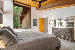 4 bedrooms, desk, iron/ironing board, Internet - Town of Bethany Beach home near beach with bikes, W/D, AC & inviting patio (Bethany Beach)