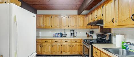 Frigorífic, microones, forn i placa de cuina