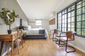 2 Schlafzimmer, Zimmersafe, Schreibtisch, Bügeleisen/Bügelbrett