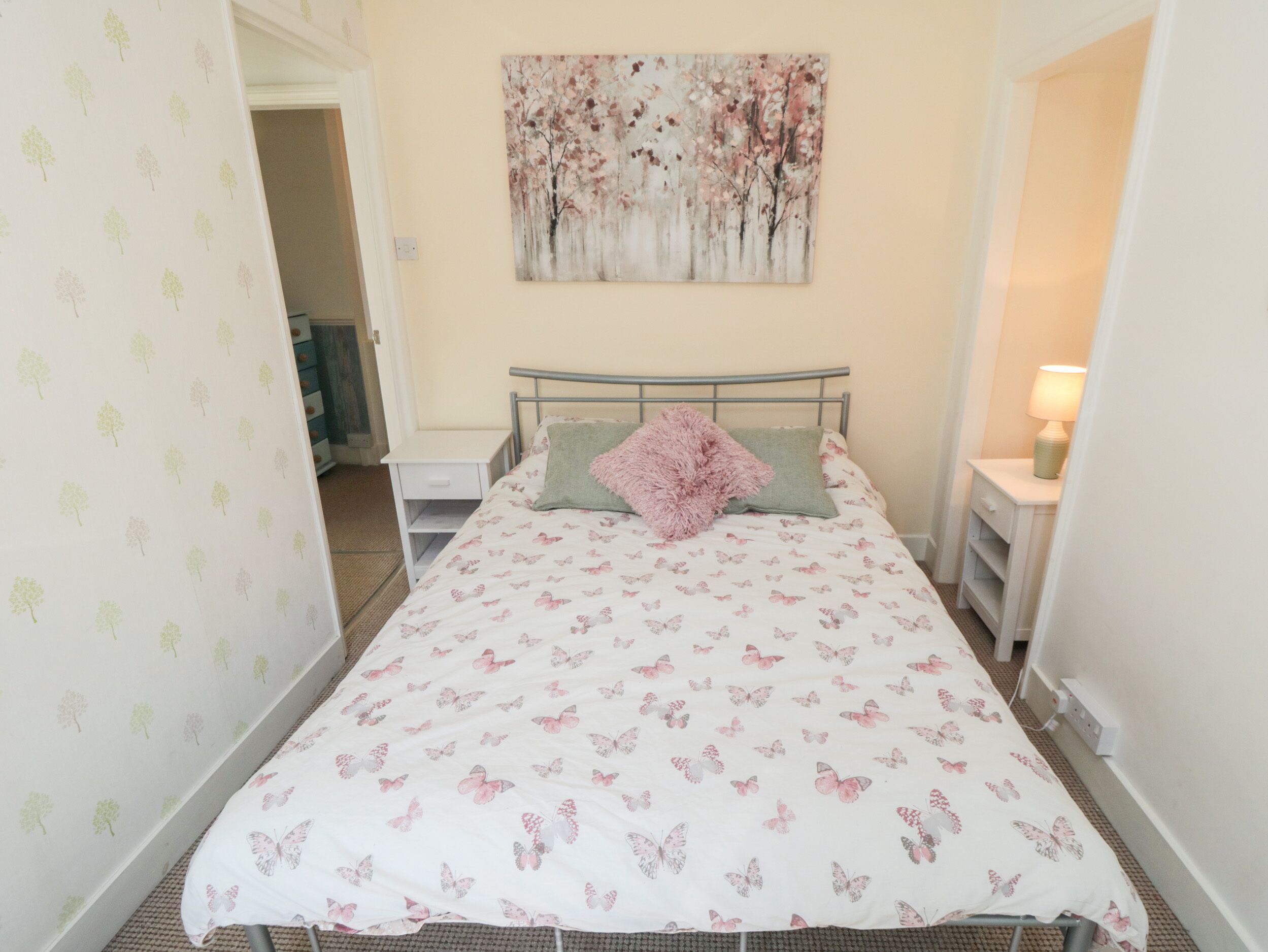 3 habitaciones, decoración personalizada y muebles diferentes 