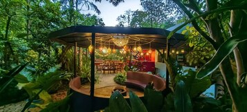 Con vistas al jardín 