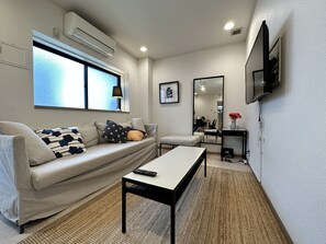 32 インチのテレビ (デジタル放送視聴可)