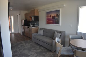 Family Double Room, Multiple Beds, Fireplace, Ocean View | Living area