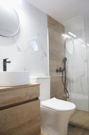 Bathroom - Studio with Balcony (Spilia)