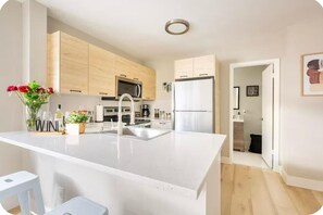 Fridge, microwave, oven, stovetop