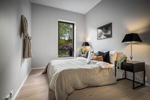 5 bedrooms