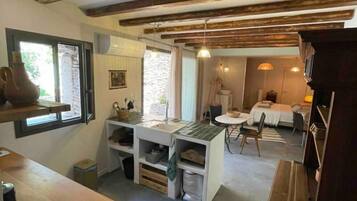 1 slaapkamer, een bureau, gratis wifi, beddengoed