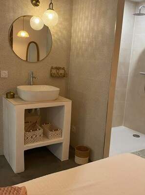 Shower, hair dryer, towels - La Finca , et si Cétait le Sud (Nîmes)