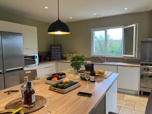 Fridge, microwave, oven, stovetop