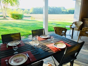 Outdoor dining - Privatiser un Domaine Avec Piscine Chauffée (Eygurande-et-Gardedeuil)