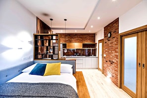 1 bedroom, iron/ironing board, cots/infant beds, free WiFi